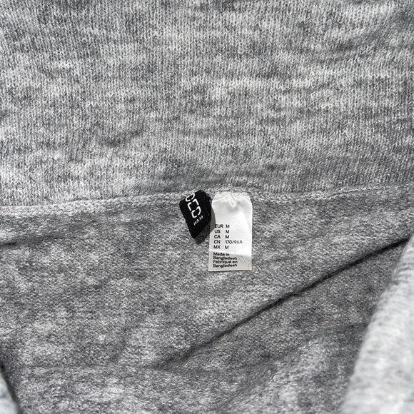 H&M Off the Shoulder Sweater - Picture 2 of 2